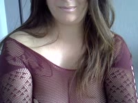 Een vrijgezelle spannende milf die van avontuurtjes en fantasietjes houdt. Om te delen of om de jouwe te horen.