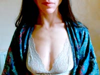 Beschreibung für Personen über 30: Ich bin Tierärztin, ichliebe es zu kochen und Kuchen zu backen. Ich bin freundlich, ausgeglichen und weiß, wie man sich benimmt. Und Kopfschmerzen habe ich nie {puścić oczko}Beschreibung für Jüngere: Ich tanze gerne, mache Quatsch, kippe ein Bier in 3 Sekunden und kann die ganze Nacht durchvögeln.