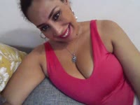 Brune pétillante qui aime la vie et ses plaisirs. la bonne humeur est mon moteur dans la vie . la séduction et les bons moments mon carburant. alors Messieurs, à vos clavier!