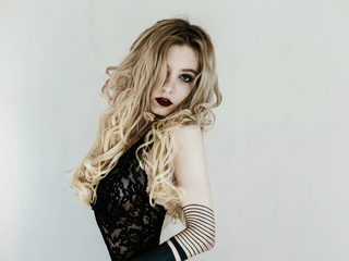 fingering girl cam AngelikaMoebius