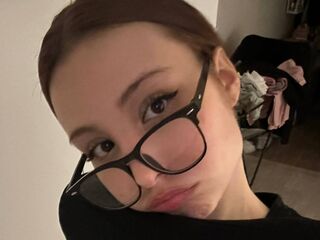camgirl playing with dildo FranciscaRamerez