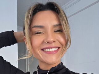 camslut topless JuliettaDiaz