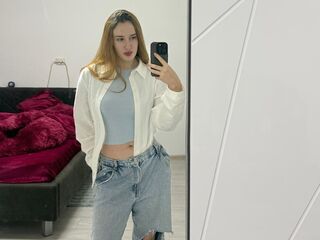 topless webcam girl KellyLynn