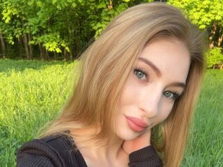 naughty cam girl fingering shaved pussy ValenciaZarrabi