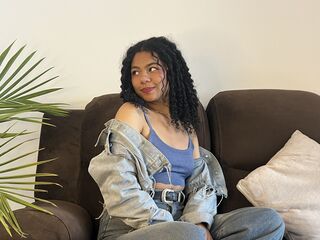 naughty cam girl fingering pussy AddanasDaven