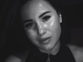 camgirl spreading pussy AliceFluffy