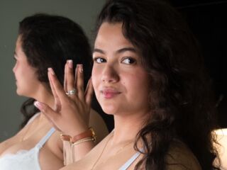 cam girl fingering pussy AliceMorellli