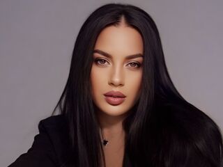 topless webcamgirl AmiraSunshine