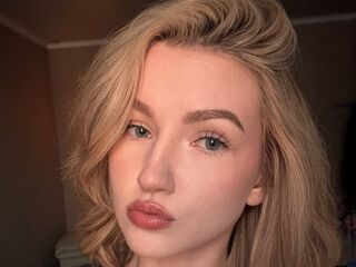hot cam girl masturbating with dildo AmyConnelly