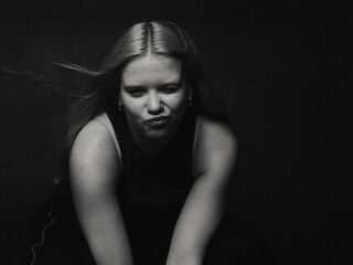 beautiful girlcam AngellaMaulin