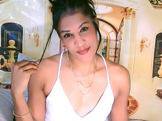 free live webcam AzzyGreene