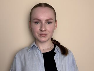 beautiful cam girl BettyannGrenon