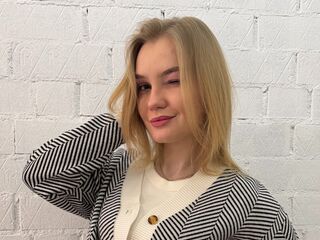 hot cam girl masturbating with sextoy CamillaCapoccia