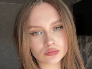 topless girl CarylonPreis