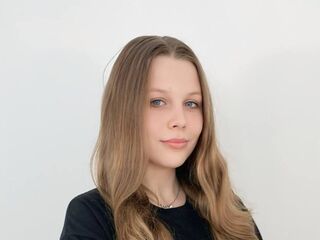 masturbating ChristianeSivie