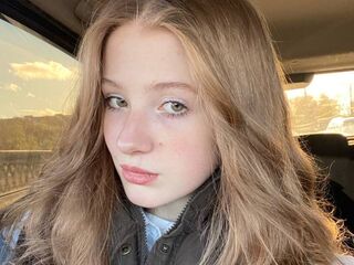 camslut topless DaniellaSunshine