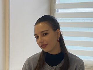 camwhore fingering shaved pussy DelmyIsaacs