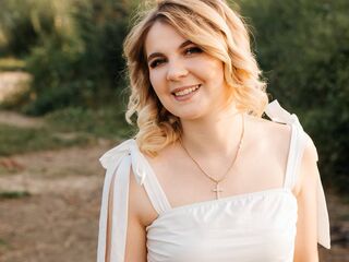 cam slut chat room DemetriceAkpan