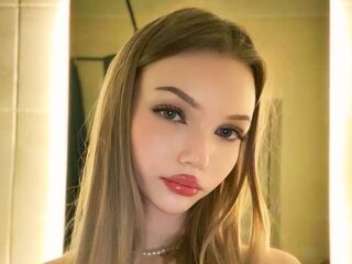 naughty cam girl masturbating with dildo DiannaLoiseau