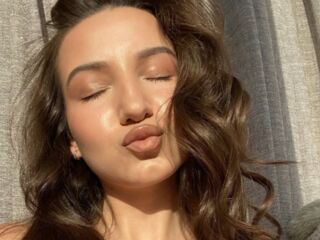 camgirl showing tits DinaSweeny