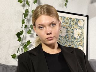 closeup webcam DonellaAndra