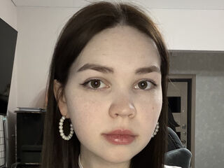 masturbating EmiliRoyzi