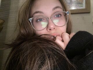 fingering cam slut EmilyLoven