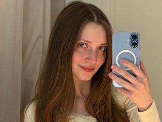 camgirl playing with dildo EmmaSagge