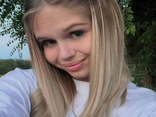 naked camgirl masturbating EricaVon