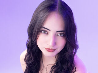 naughty cam girl fingering shaved pussy GabbieCarter