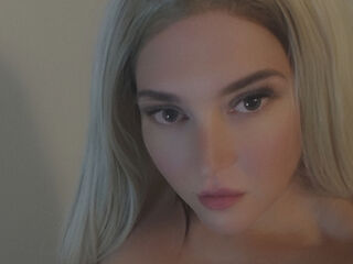 live webcam performer HollyComming