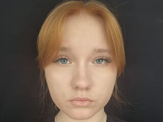 naughty cam girl fingering shaved pussy JeanneEnglert