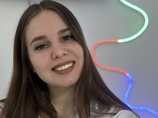 cam girl playing with sextoy KeiraAsti