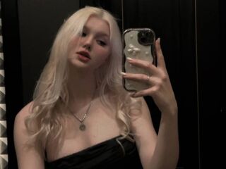 camgirl masturbating with sextoy LashayBernon