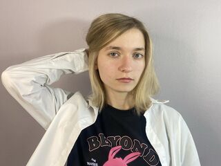 hot cam whore LinnieBlackner