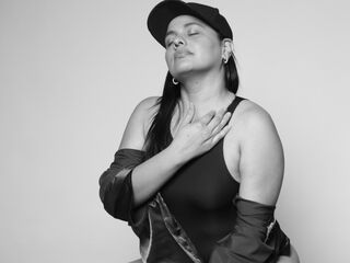cam girl masturbating with vibrator MariaBlen
