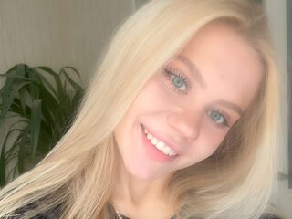 cam girl playing with vibrator MarlenaBalceiro