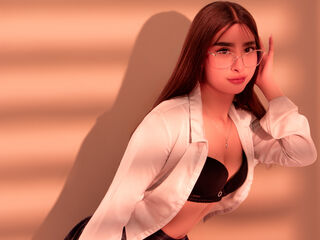 girl MelanyBloom