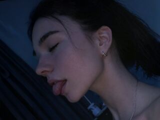 naughty camgirl masturbating MelbaStraub