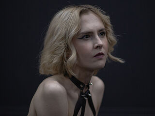 naked camgirl picture MilaVeyra