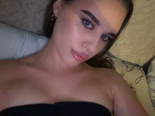 nude webcam girl photo RhiannonJumper
