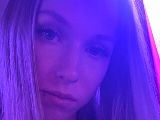 hot cam girl fingering shaved pussy RocioThoro