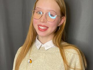 nude webcamgirl pic RomanaGuethle