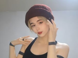 hot cam girl masturbating with dildo RoxannCobio