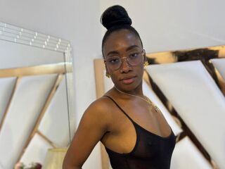 webcam striptease show SelenaHadid