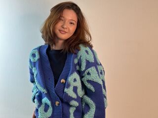 camwhore masturbating with sextoy ShantaGonsalues