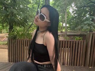 hot cam girl masturbating with vibrator ShemikaGnerre