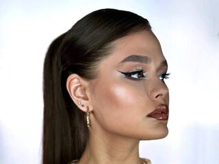 nude webcamgirl TinyBromley