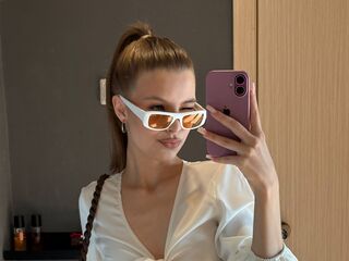 camgirl playing with vibrator ViolettaDarling